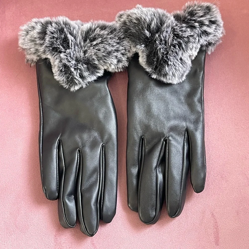 Elegant Black Faux Leather and Fur Detailed Women's Gloves